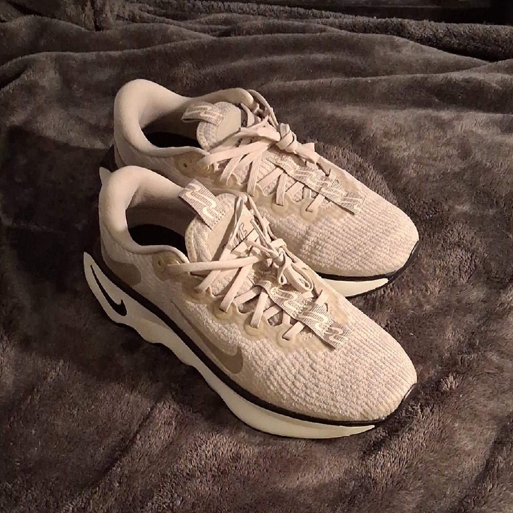 Nike Athletic Shoes in Beige and White